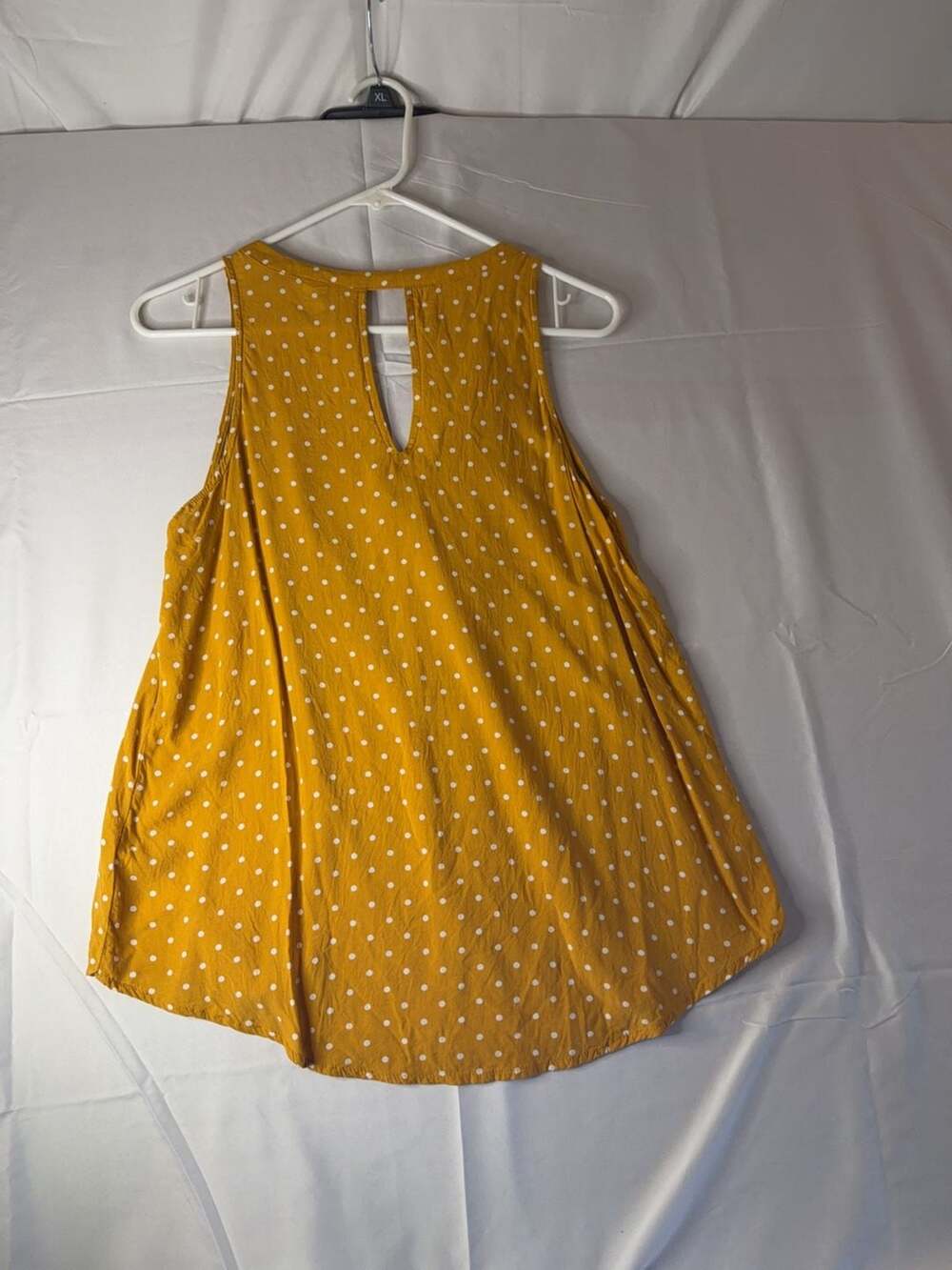 Old Navy Women's Mustard Yellow Polka Dot Sleeveless Keyhole Tank Top Size M - Picture 3 of 3